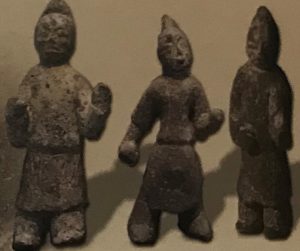 Statues de la tombe de Yonggangdong : poses historiques proches du taekwondo