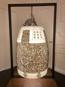 Lanterne grande cloche bouddhique - Réalisation Yin Song-Ja. Lorqu'elle résonne, elle transmet de le Dharma et libère tous les êtres de l'enfer de leurs souffrances