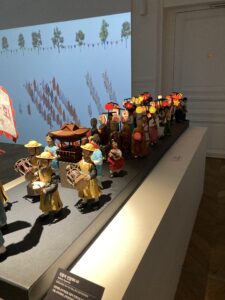 La parade en figurines de papier hanji - Réalisation Yang Mi-Young